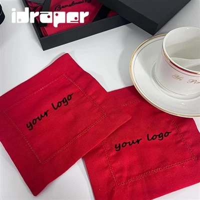 Broderte linservietter